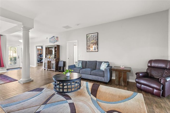 Image No.5-5 Bed House for sale