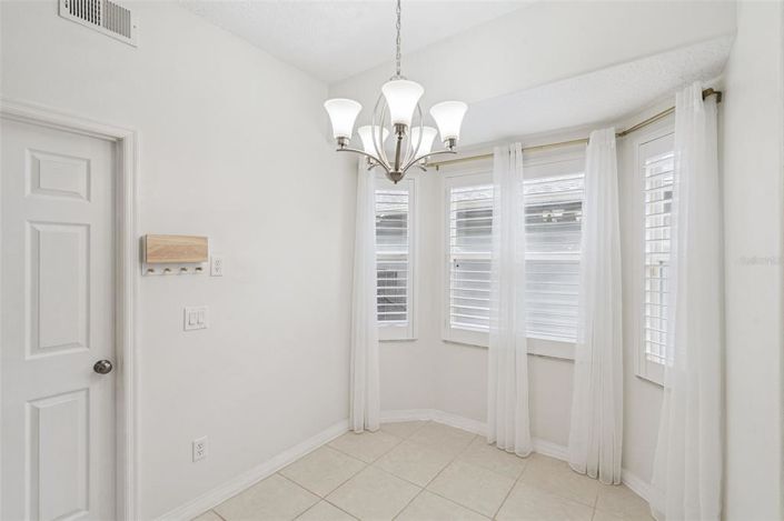 Image No.11-5 Bed House for sale