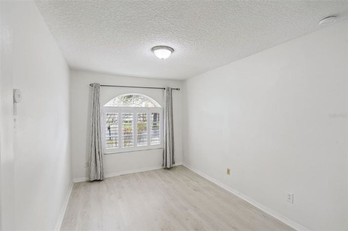 Image No.16-5 Bed House for sale