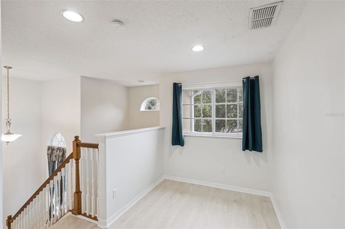 Image No.18-5 Bed House for sale