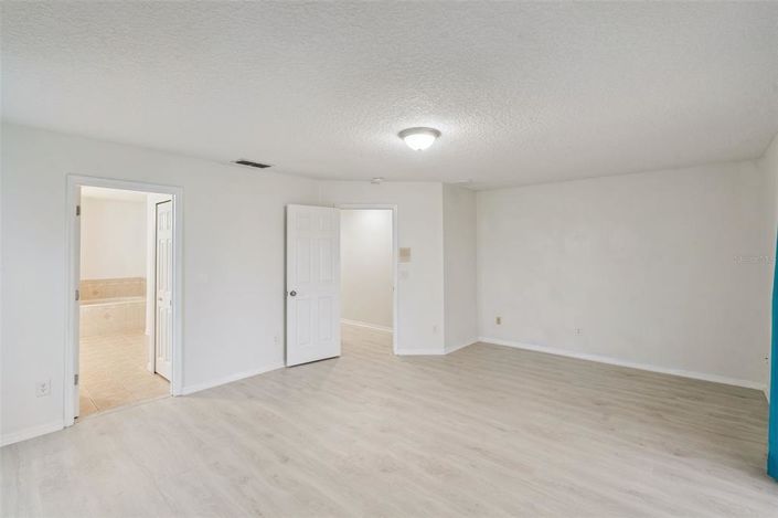 Image No.20-5 Bed House for sale