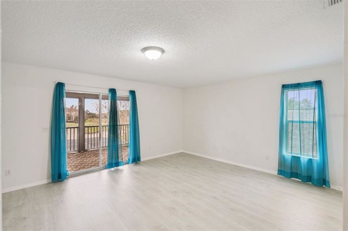 Image No.24-5 Bed House for sale