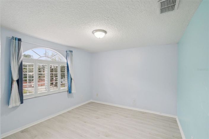 Image No.29-5 Bed House for sale