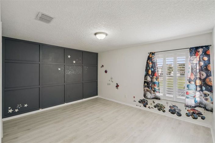 Image No.30-5 Bed House for sale