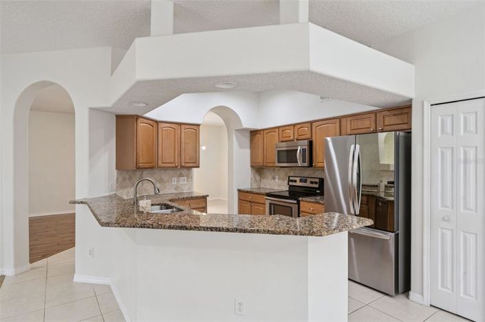 Image No.8-5 Bed House for sale