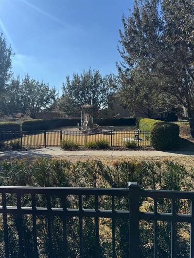 Image No.2-4 Bed House for sale