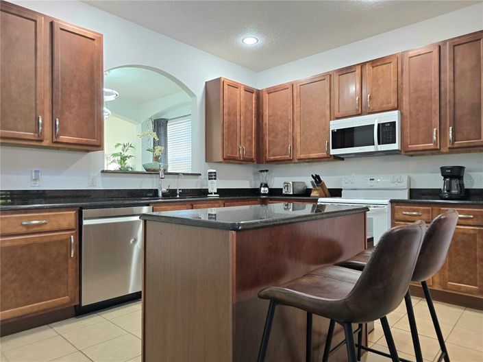 Image No.16-6 Bed House for sale