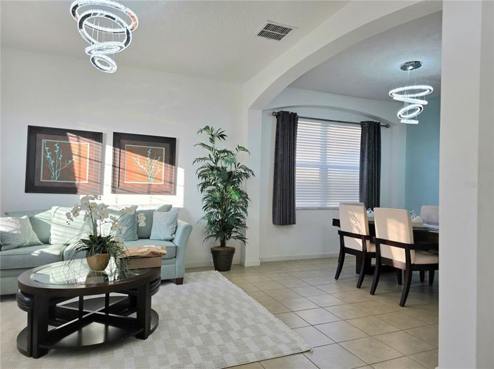 Image No.5-6 Bed House for sale