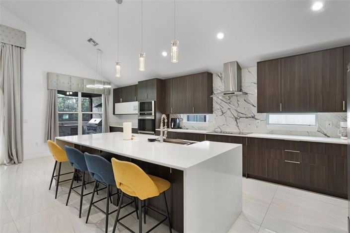 Image No.7-4 Bed House for sale