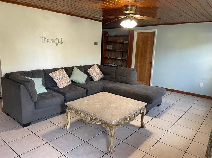 Image No.8-4 Bed House for sale