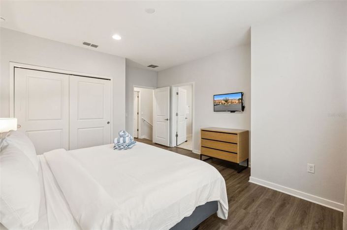 Image No.19-2 Bed Townhouse for sale