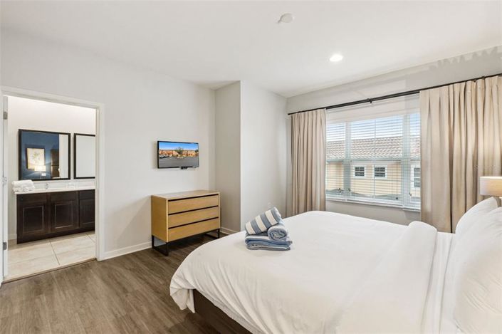 Image No.20-2 Bed Townhouse for sale