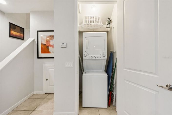 Image No.25-2 Bed Townhouse for sale