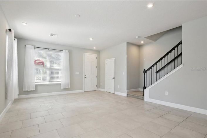 Image No.12-3 Bed Townhouse for sale