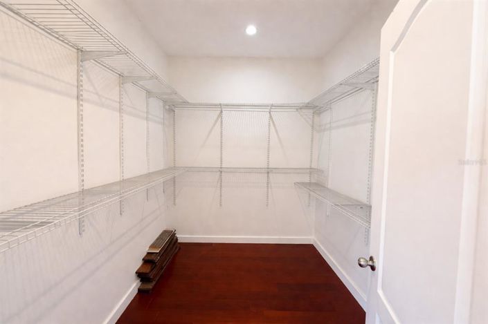 Image No.11-4 Bed House for sale