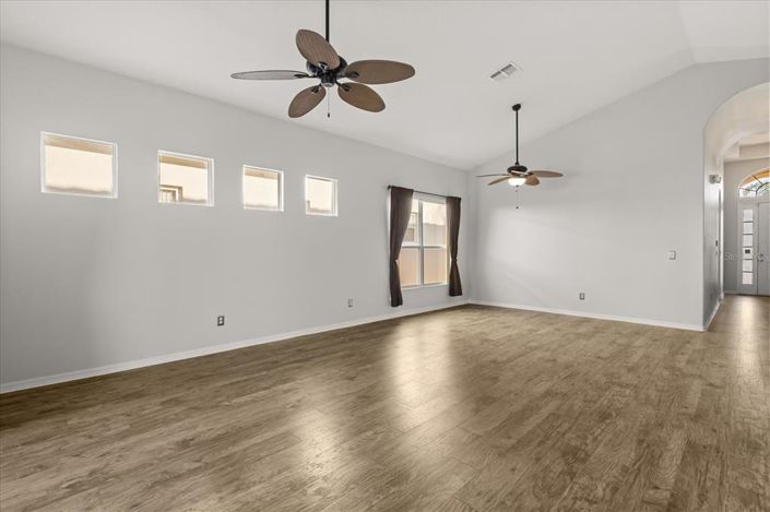 Image No.7-Maison de 4 chambres à vendre à Saint John