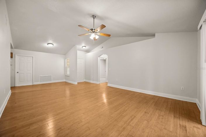 Image No.3-3 Bed House for sale