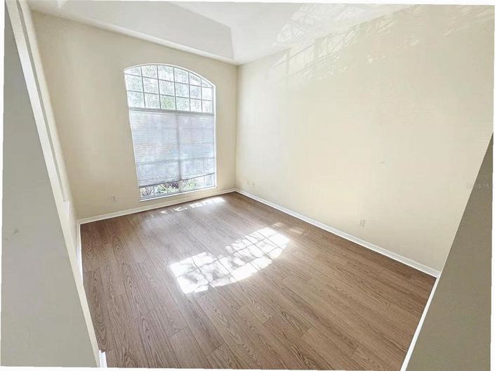 Image No.2-5 Bed House for sale