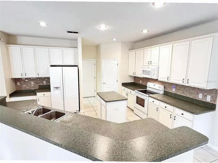 Image No.7-5 Bed House for sale