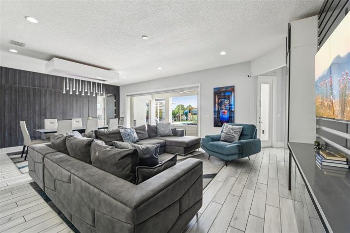 Image No.11-5 Bed House for sale