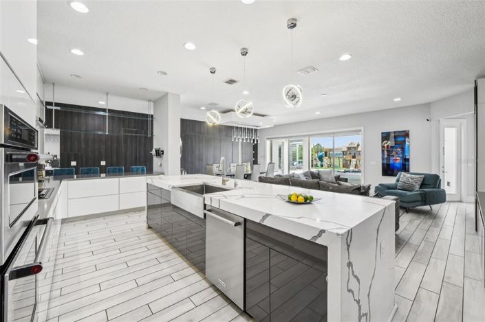 Image No.21-5 Bed House for sale