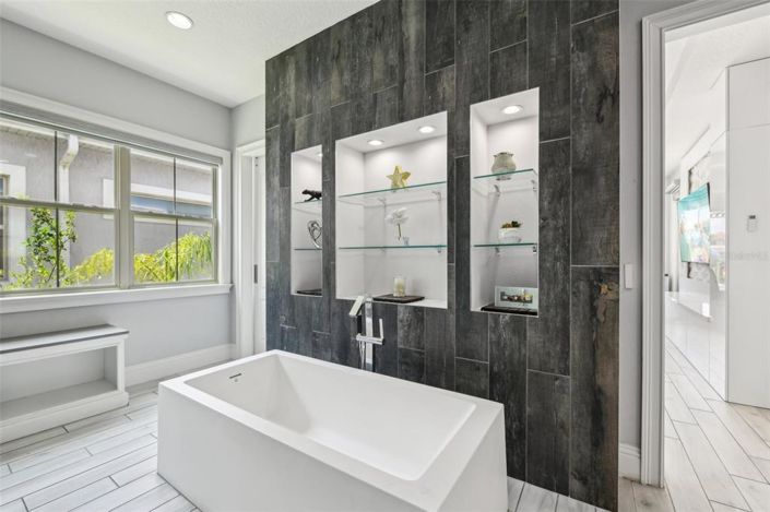 Image No.35-5 Bed House for sale