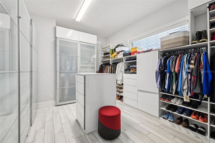 Image No.38-5 Bed House for sale