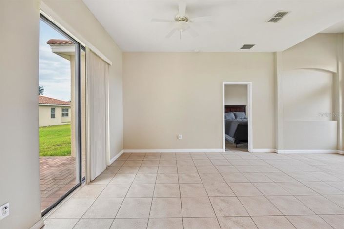 Image No.10-3 Bed House for sale