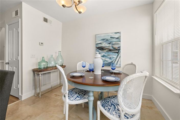 Image No.17-2 Bed Townhouse for sale