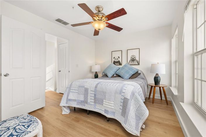 Image No.33-2 Bed Townhouse for sale