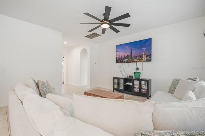 Image No.16-4 Bed House for sale