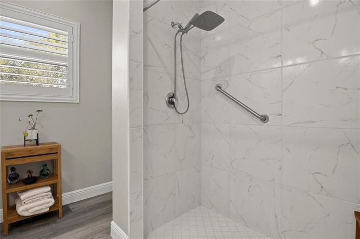 Image No.17-3 Bed House for sale