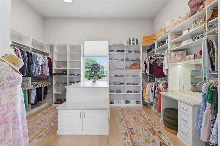 Image No.37-5 Bed House for sale