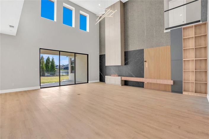 Image No.2-6 Bed House for sale