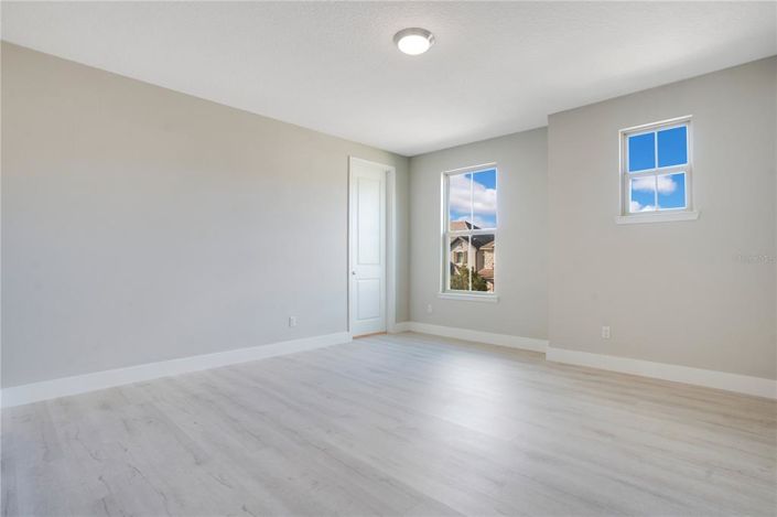 Image No.20-6 Bed House for sale