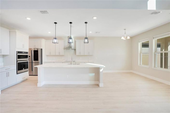 Image No.8-6 Bed House for sale