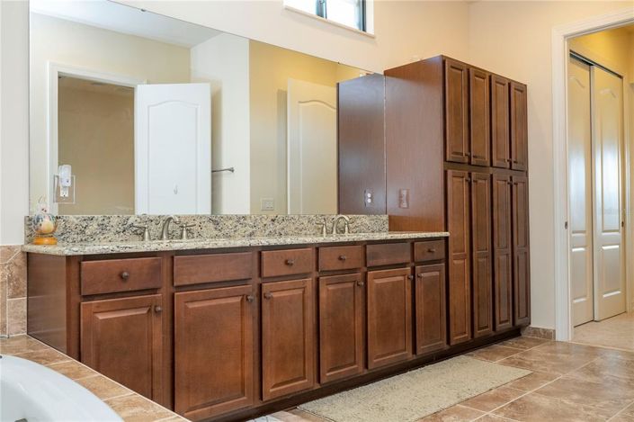 Image No.54-4 Bed House for sale