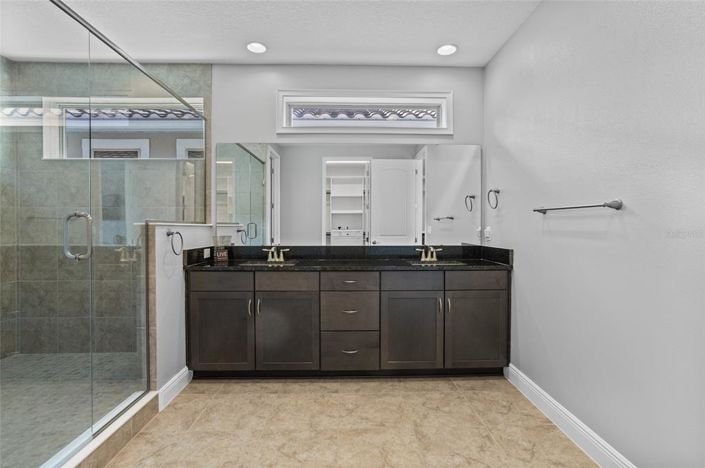 Image No.54-5 Bed House for sale