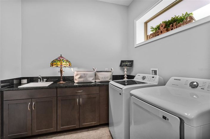 Image No.8-5 Bed House for sale