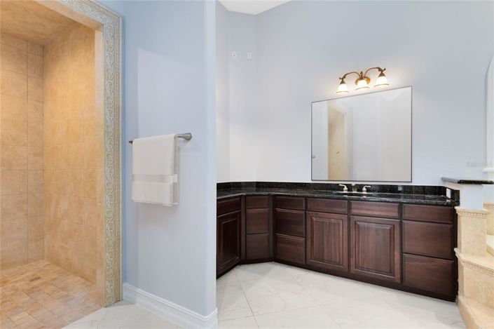 Image No.22-7 Bed House for sale