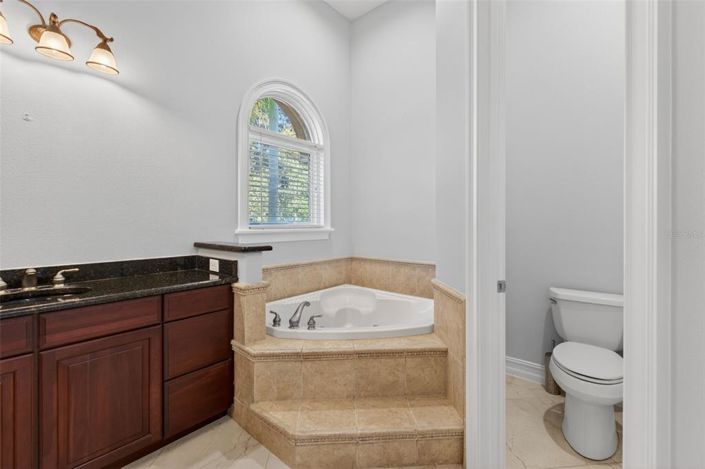 Image No.25-7 Bed House for sale