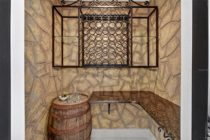 Image No.28-7 Bed House for sale