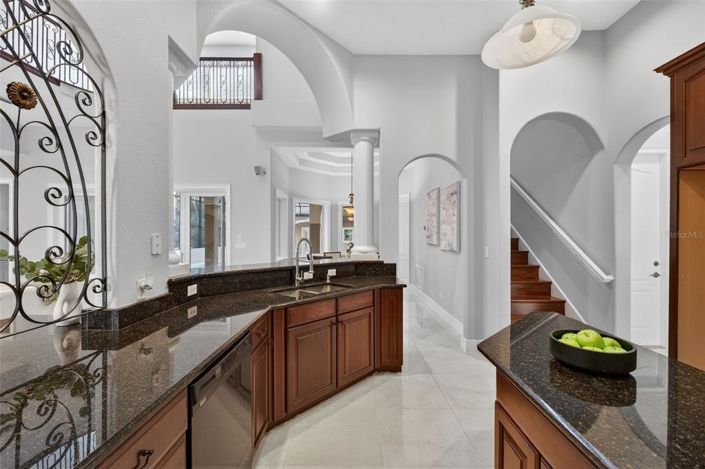 Image No.30-7 Bed House for sale