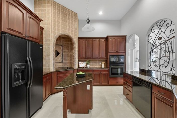 Image No.31-7 Bed House for sale