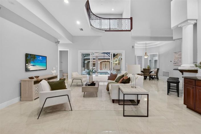 Image No.7-7 Bed House for sale