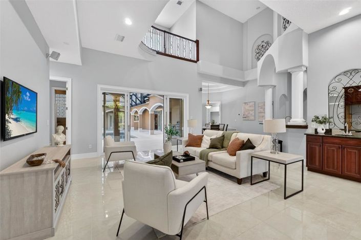 Image No.8-7 Bed House for sale