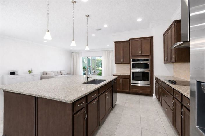 Image No.7-5 Bed House for sale