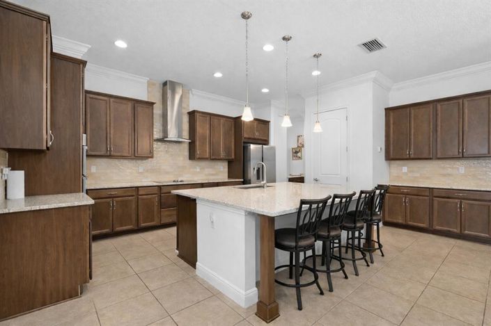 Image No.9-5 Bed House for sale