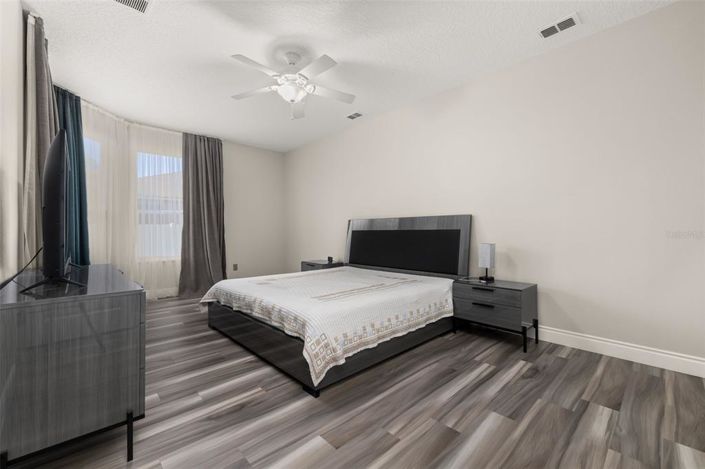 Image No.19-5 Bed House for sale