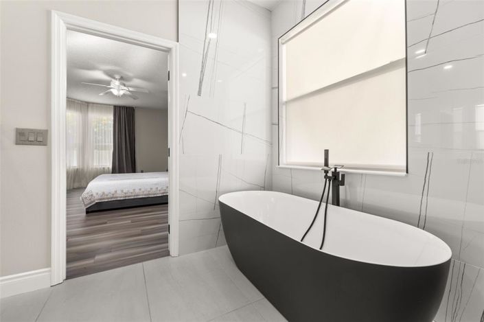 Image No.24-5 Bed House for sale